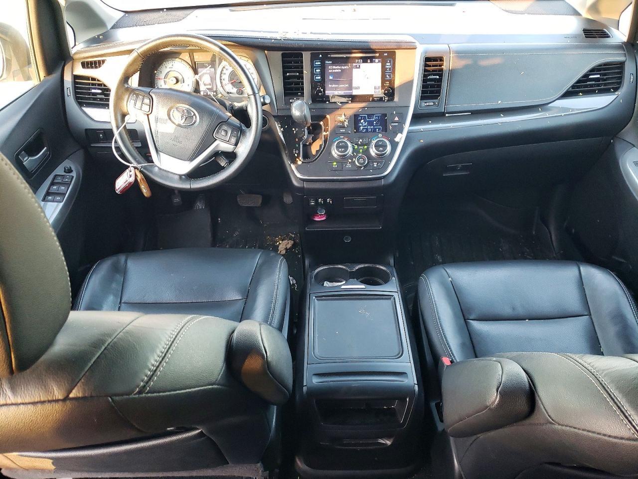 2016 TOYOTA SIENNA