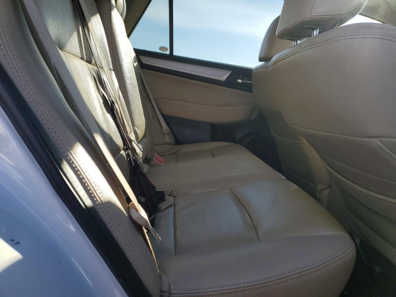 2017 SUBARU Outback