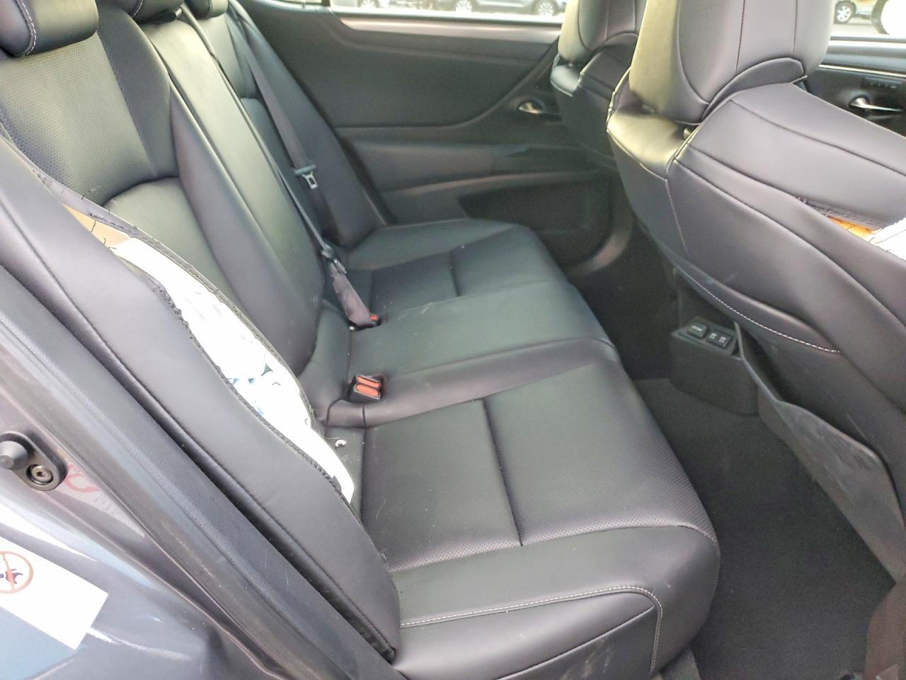 2019 LEXUS Es