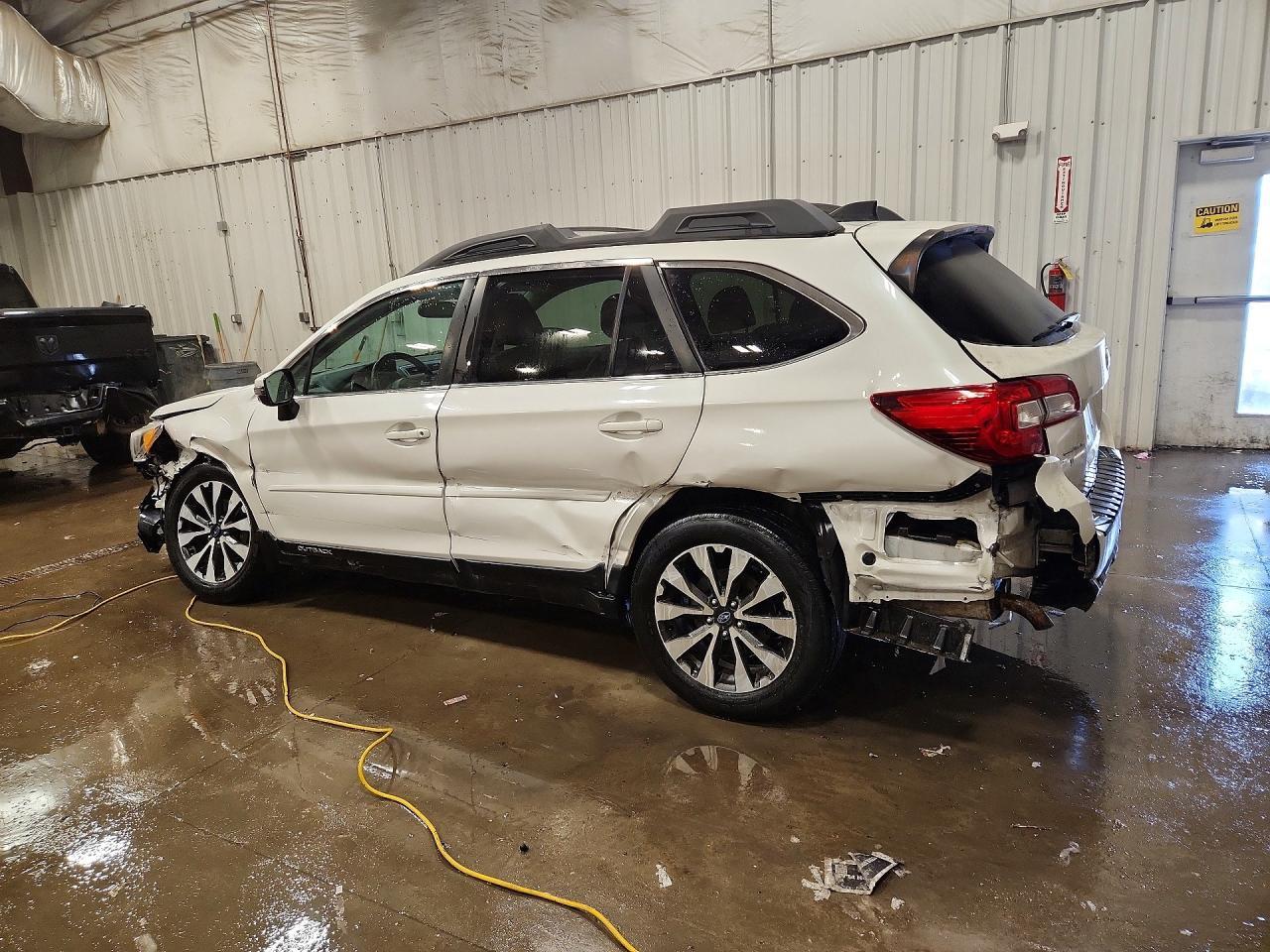 2016 SUBARU Outback