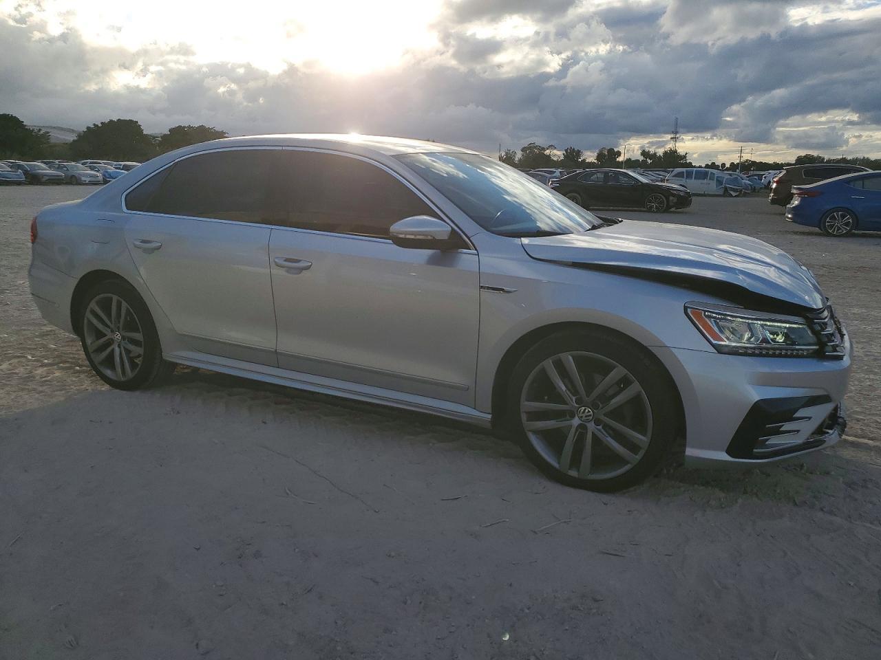 2017 VOLKSWAGEN Passat