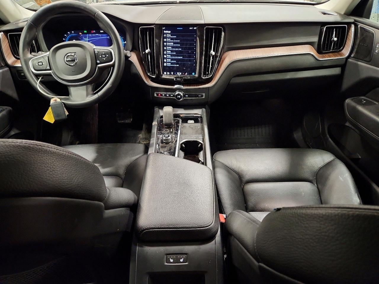 2022 VOLVO XC60