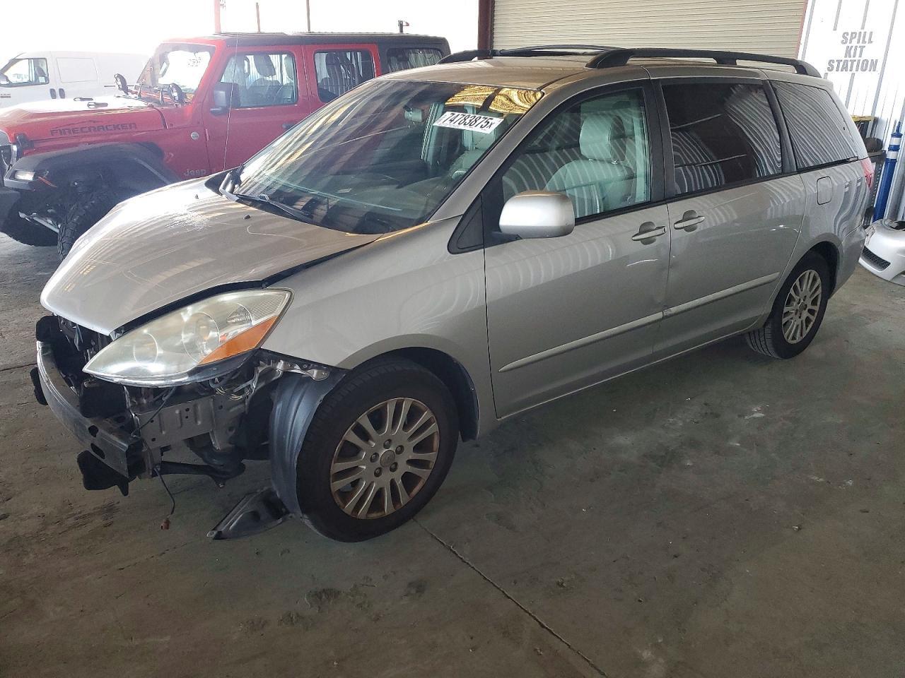 2010 TOYOTA SIENNA