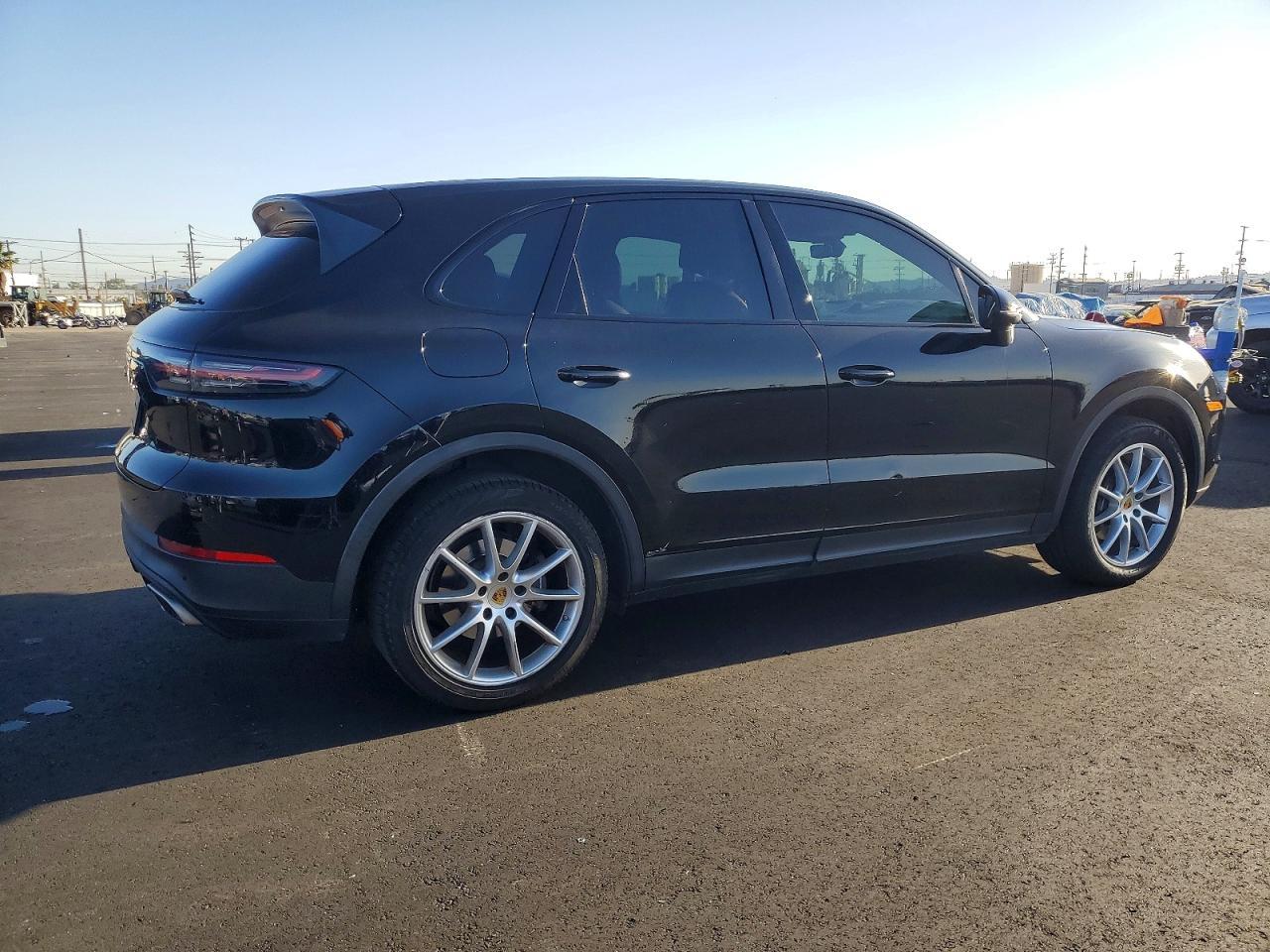 2019 PORSCHE CAYENNE