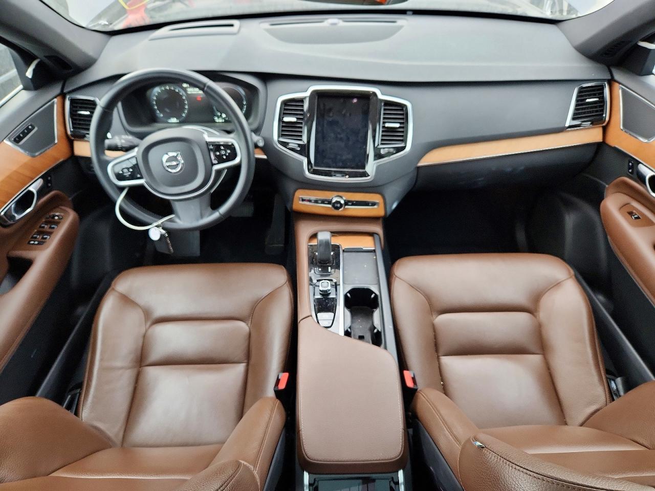 2022 VOLVO XC90