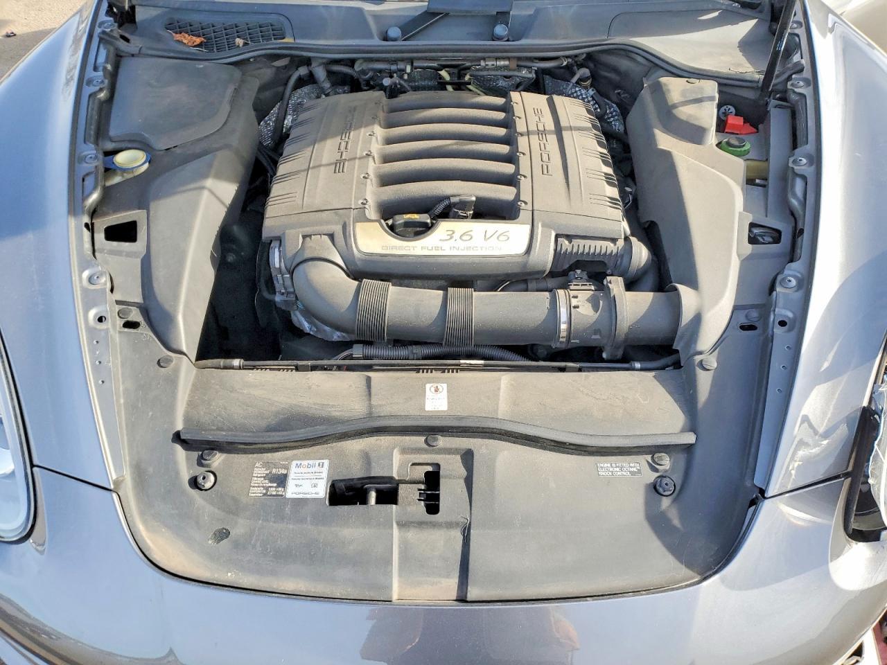 2014 PORSCHE CAYENNE