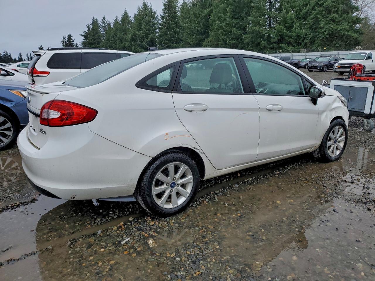 2013 FORD Fiesta