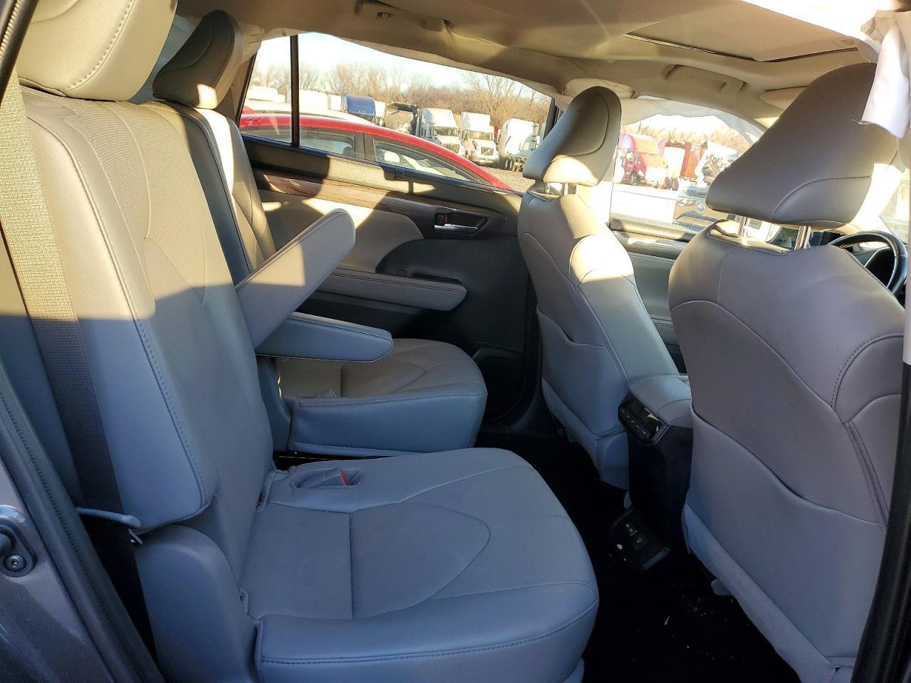 2022 TOYOTA HIGHLANDER
