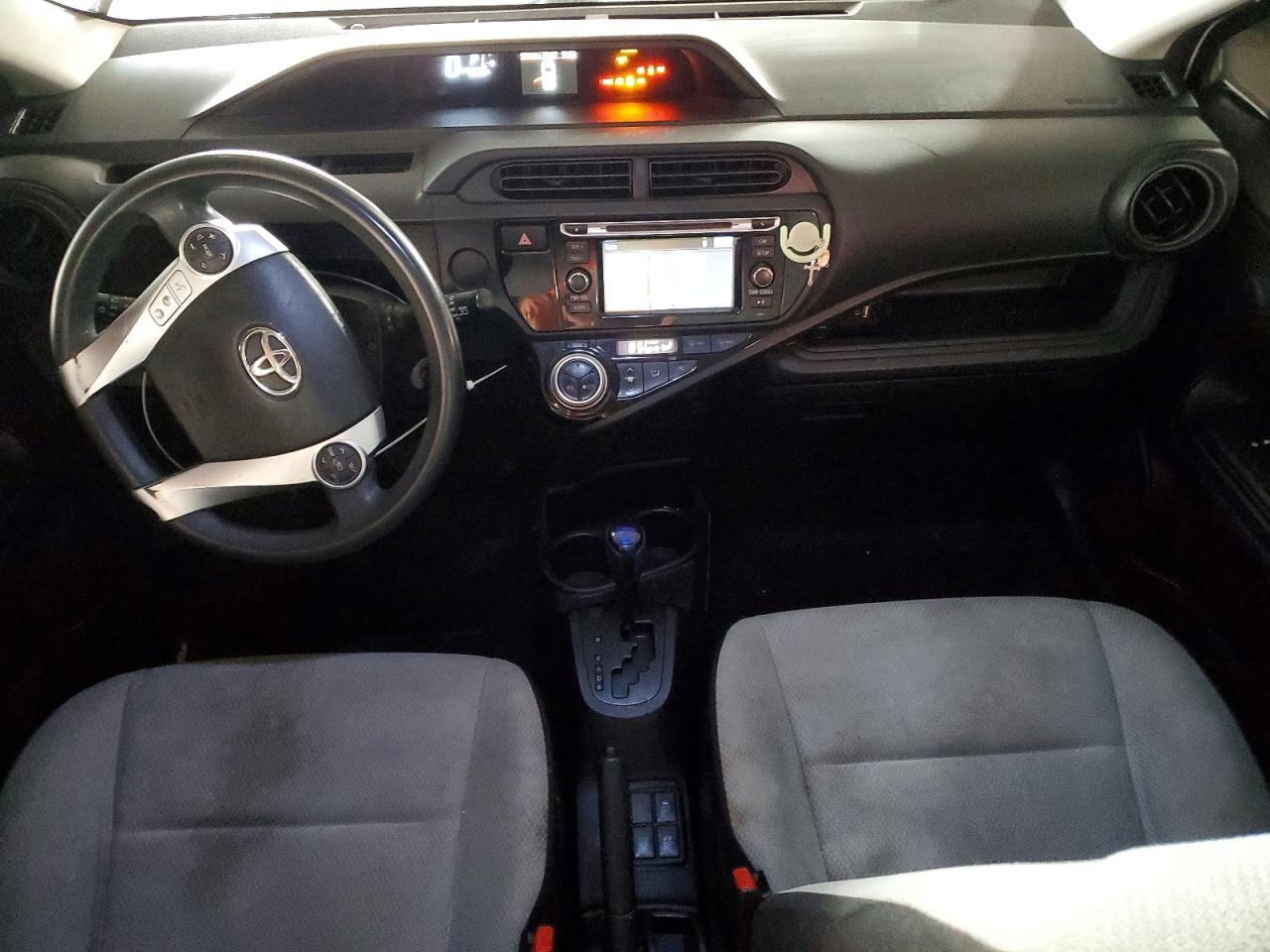 2016 TOYOTA Prius c