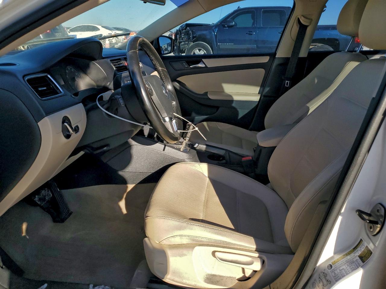 2011 VOLKSWAGEN JETTA