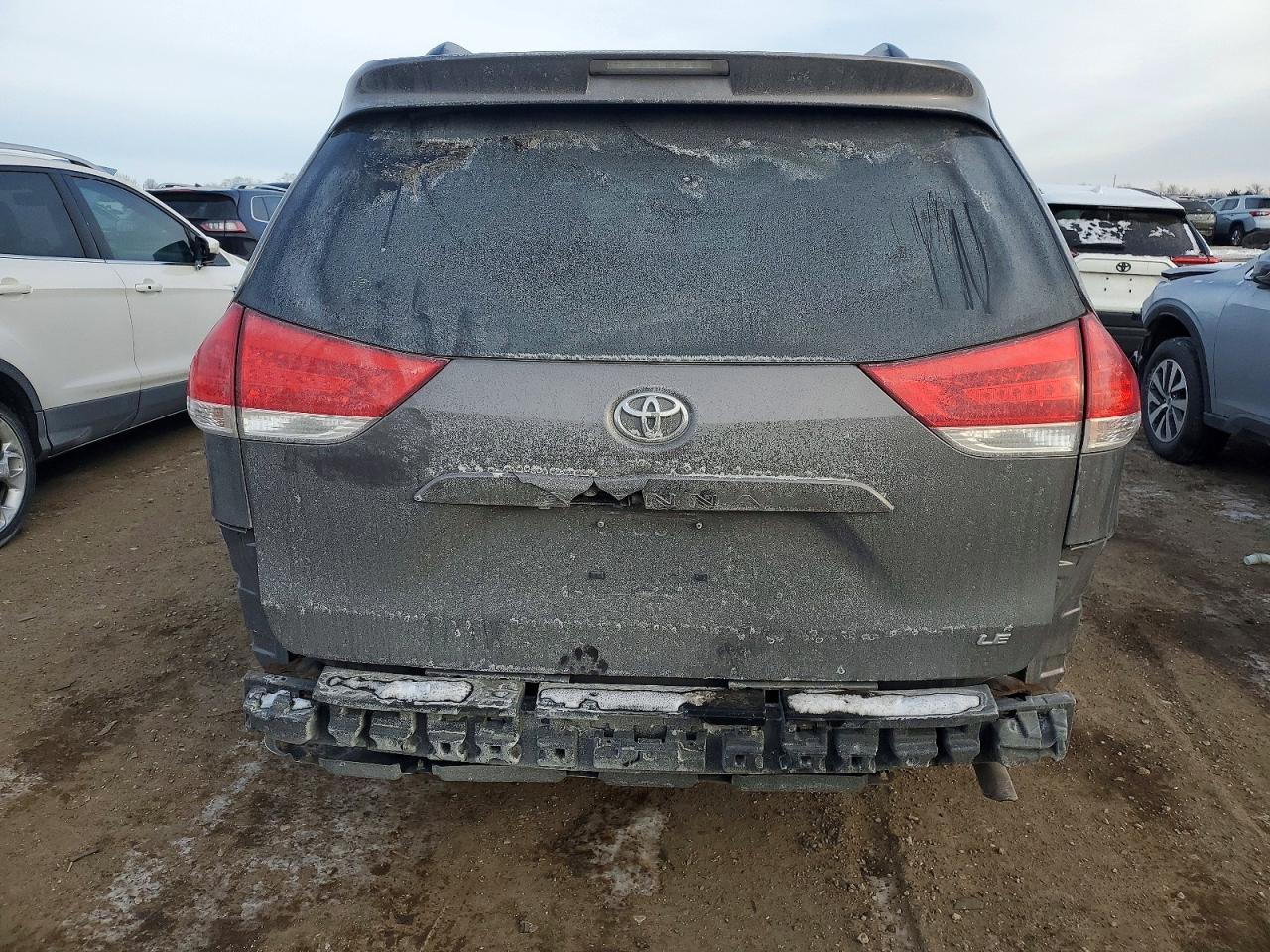 2011 TOYOTA SIENNA