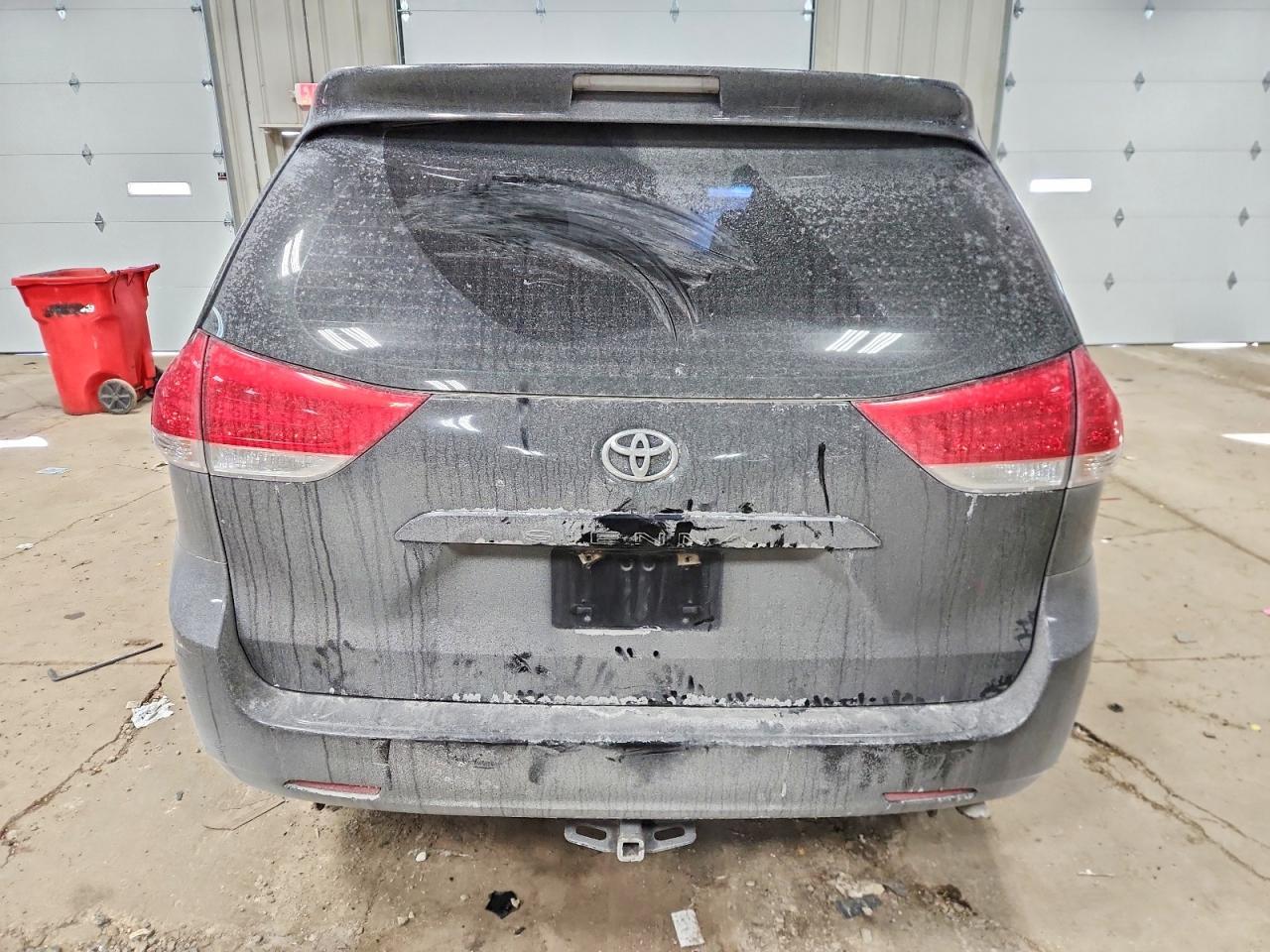 2014 TOYOTA SIENNA