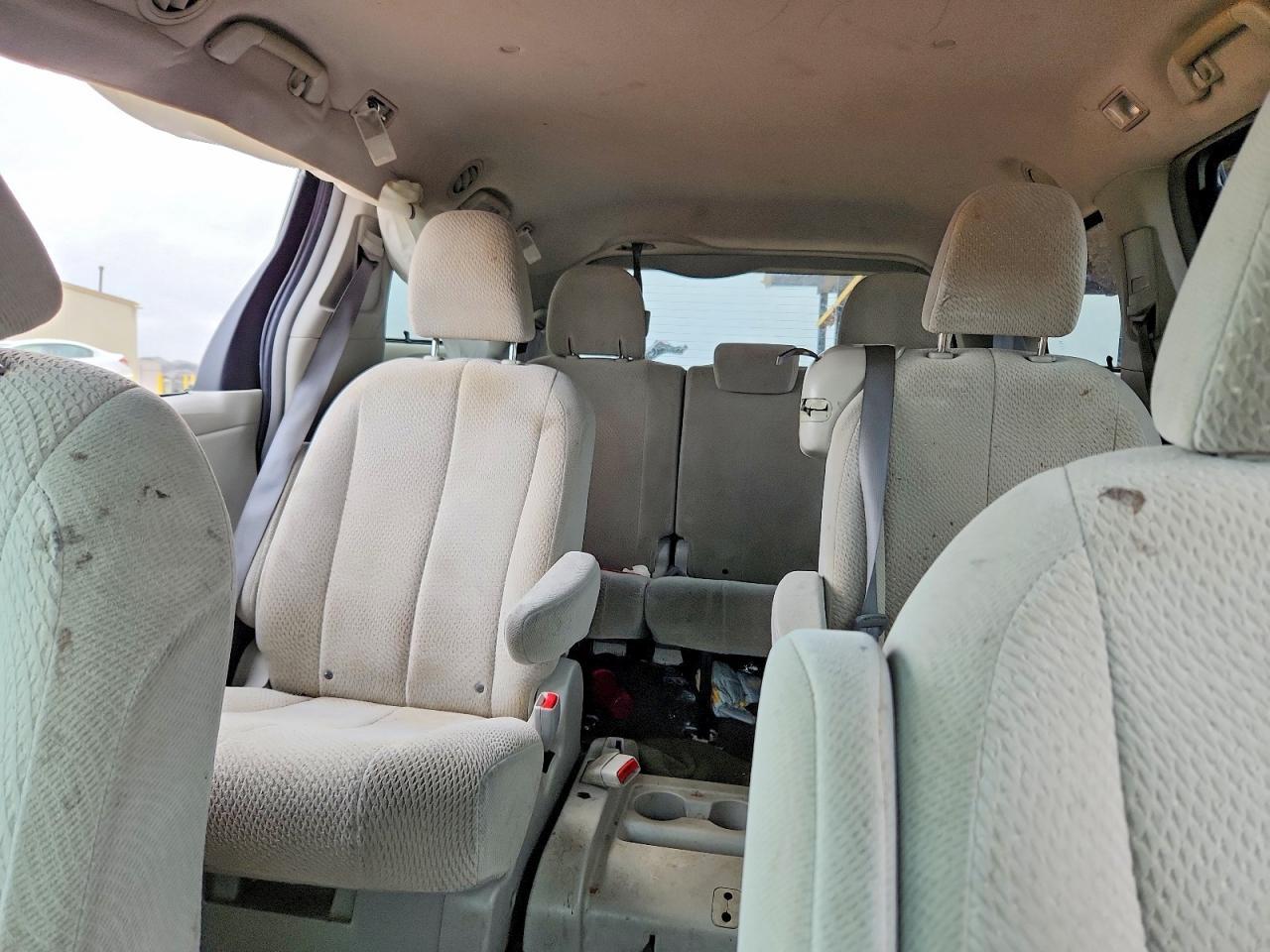 2011 TOYOTA SIENNA
