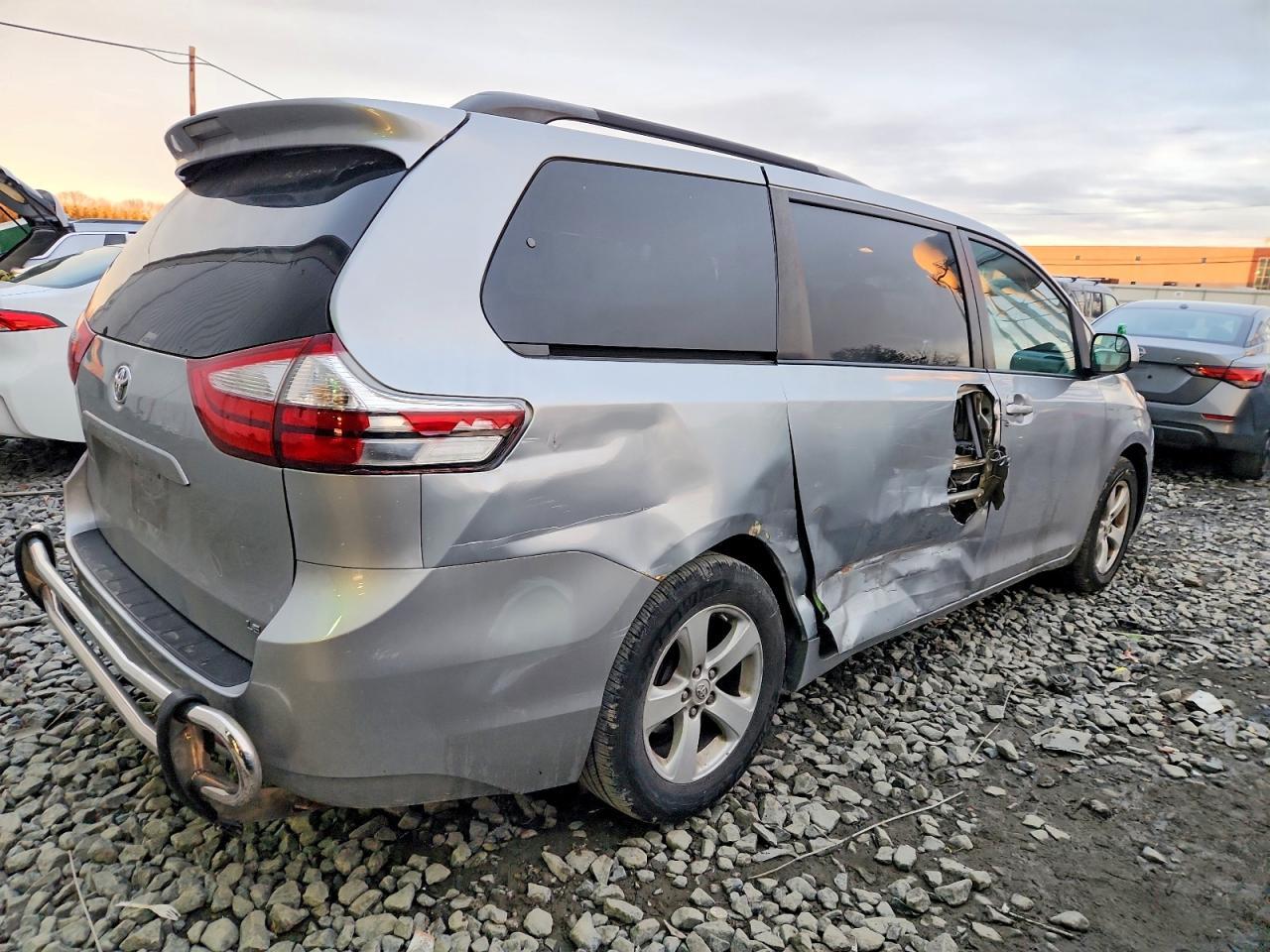 2015 TOYOTA SIENNA