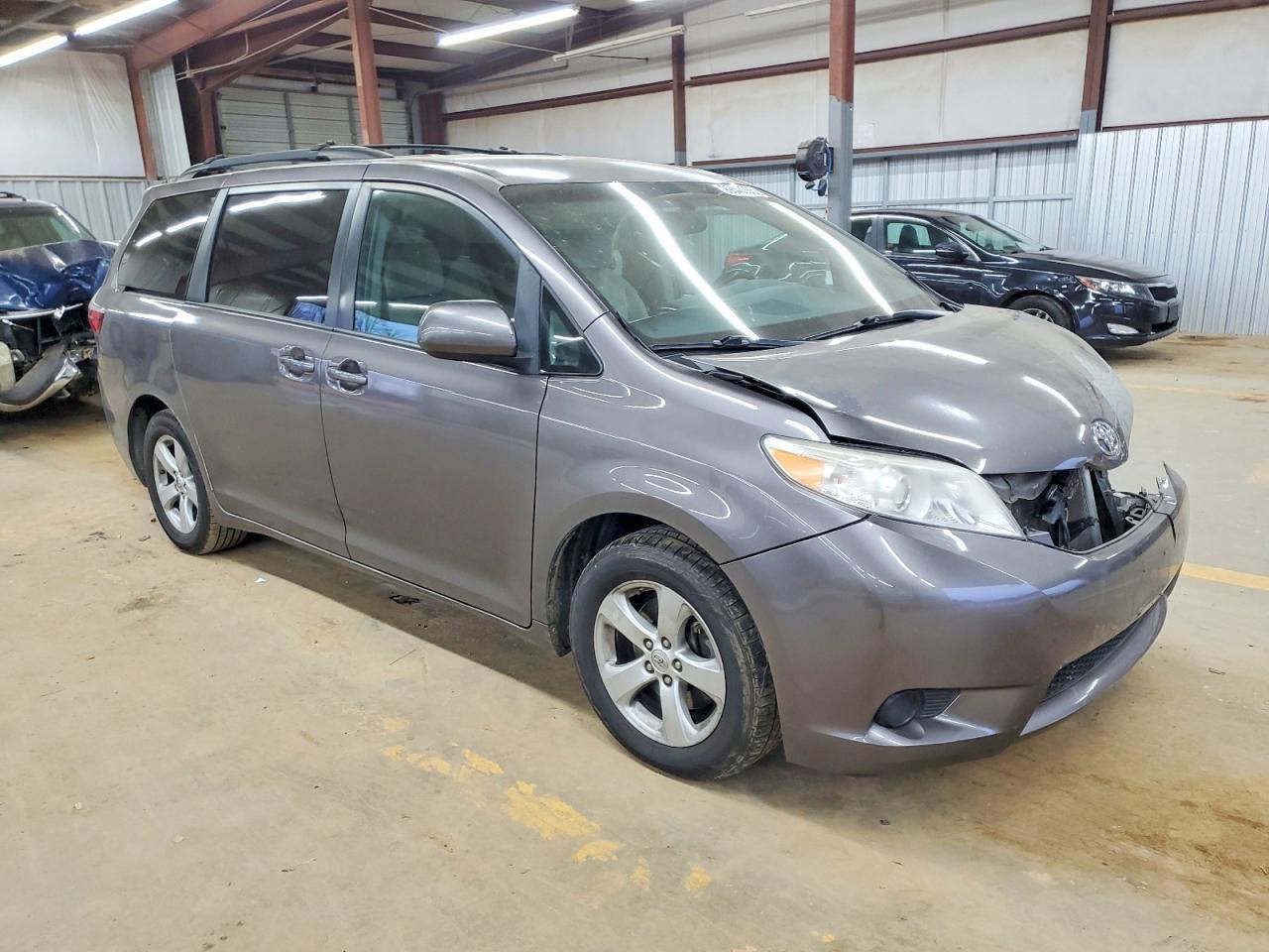 2017 TOYOTA SIENNA
