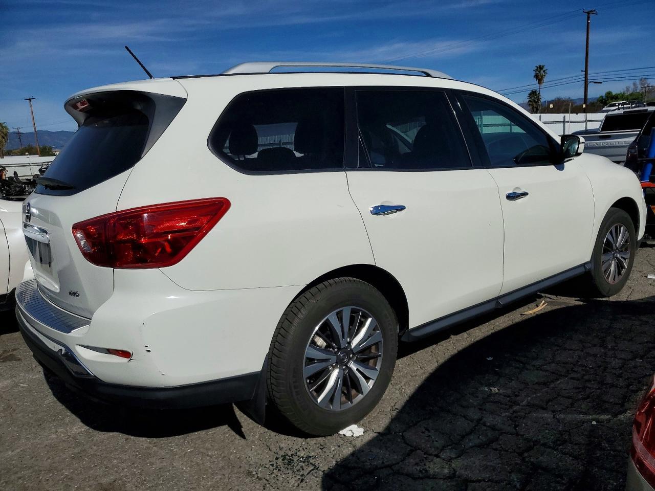 2017 NISSAN PATHFINDER