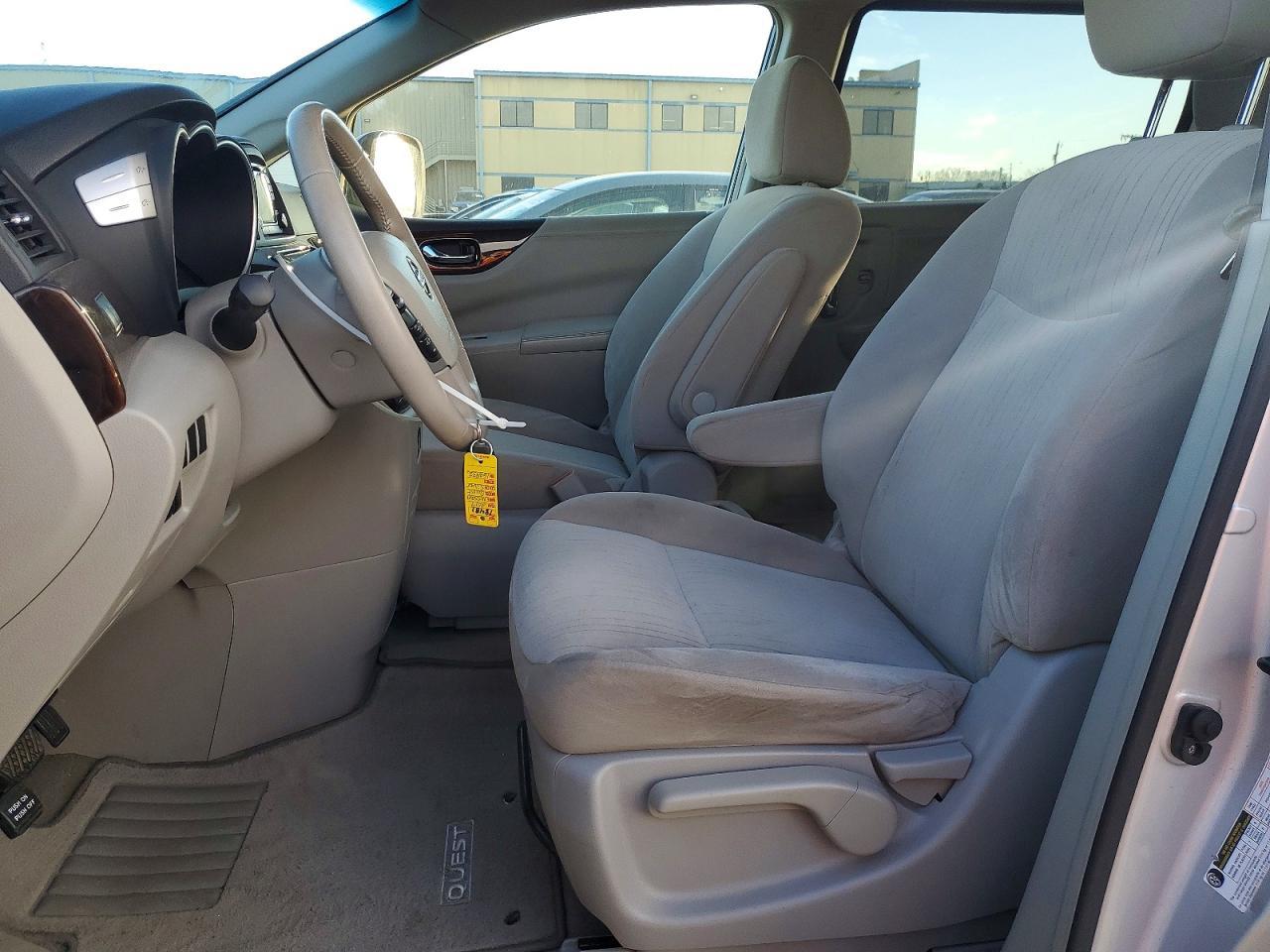 2017 NISSAN Quest