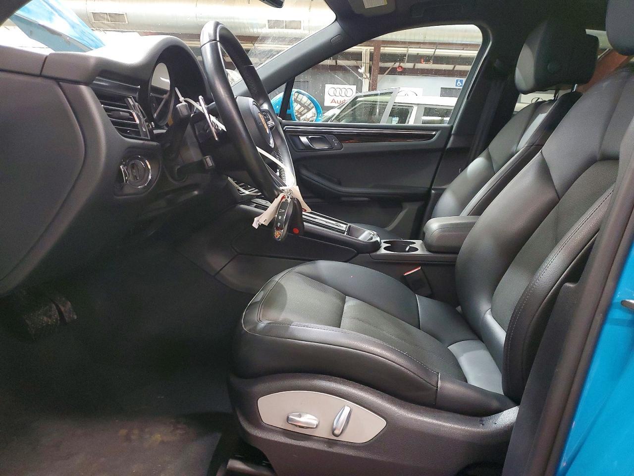 2022 PORSCHE Macan