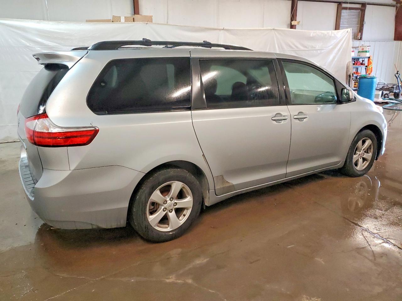 2016 TOYOTA SIENNA