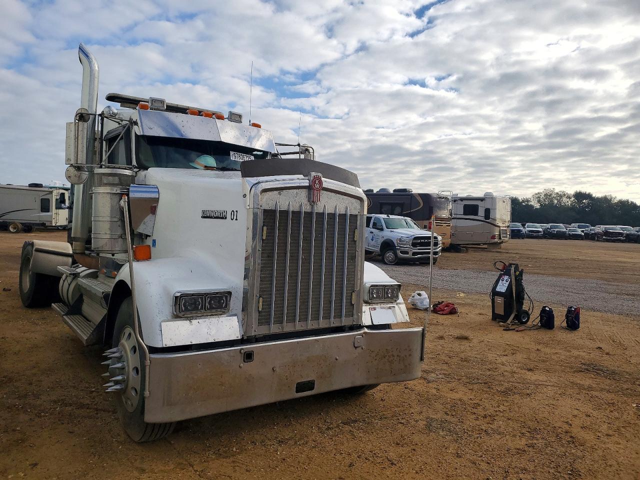 2011 KENWORTH W900
