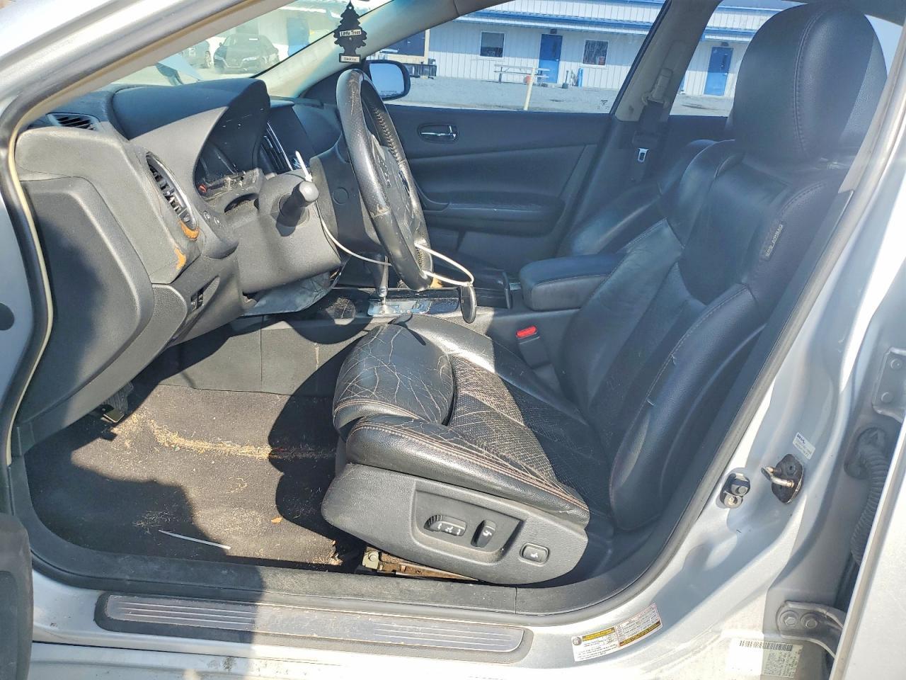 2010 NISSAN Maxima