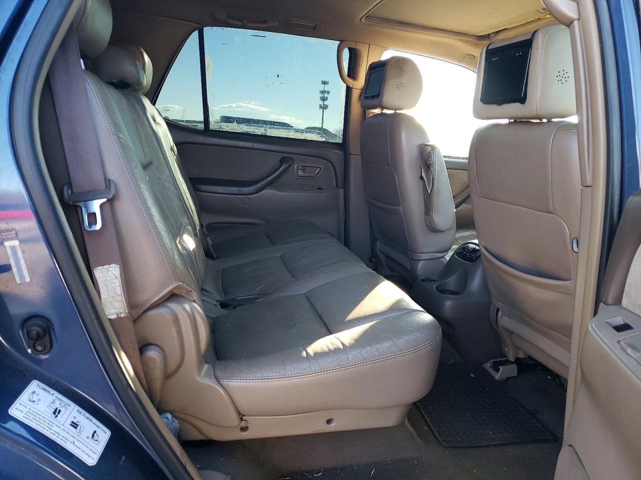 2004 TOYOTA Sequoia