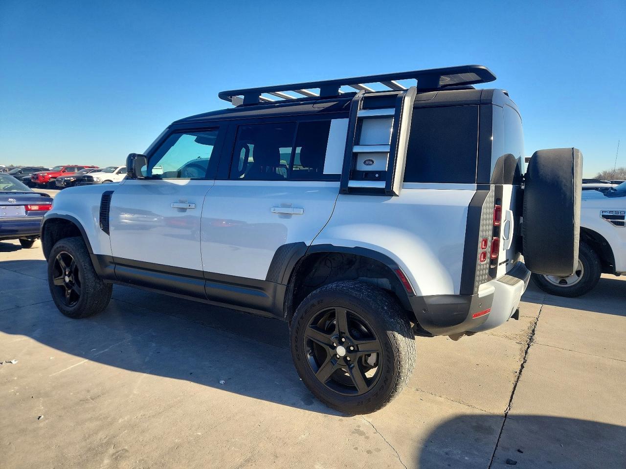2022 LAND ROVER Defender