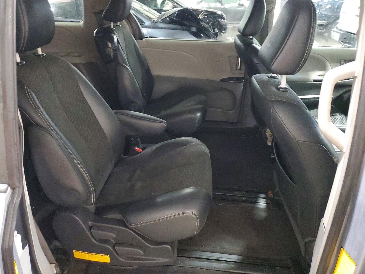 2013 TOYOTA SIENNA