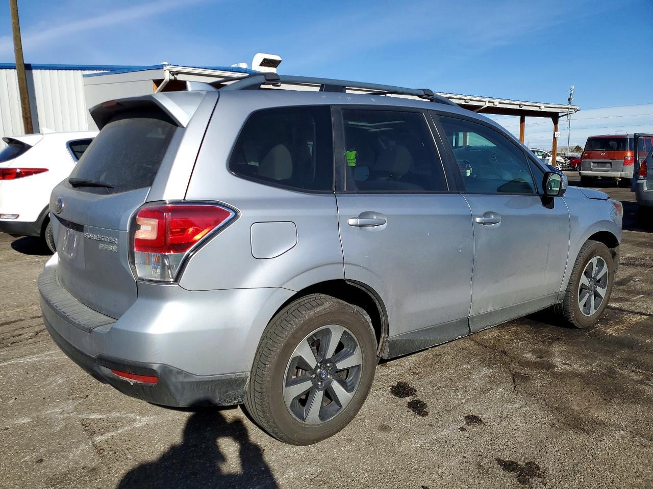 2017 SUBARU FORESTER