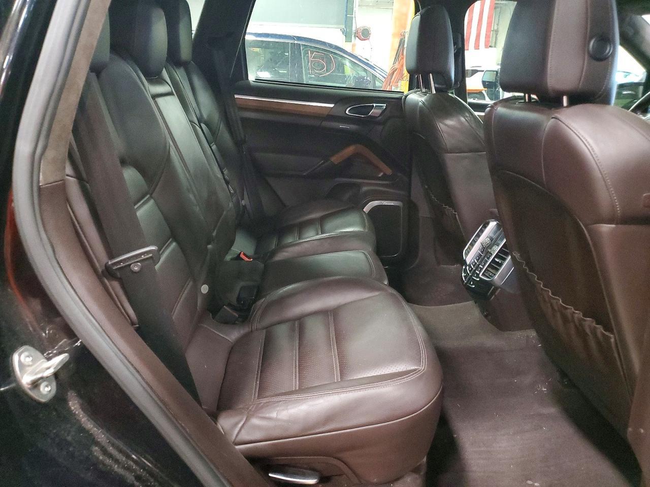 2012 PORSCHE CAYENNE