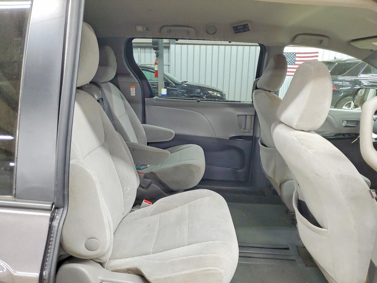 2017 TOYOTA SIENNA
