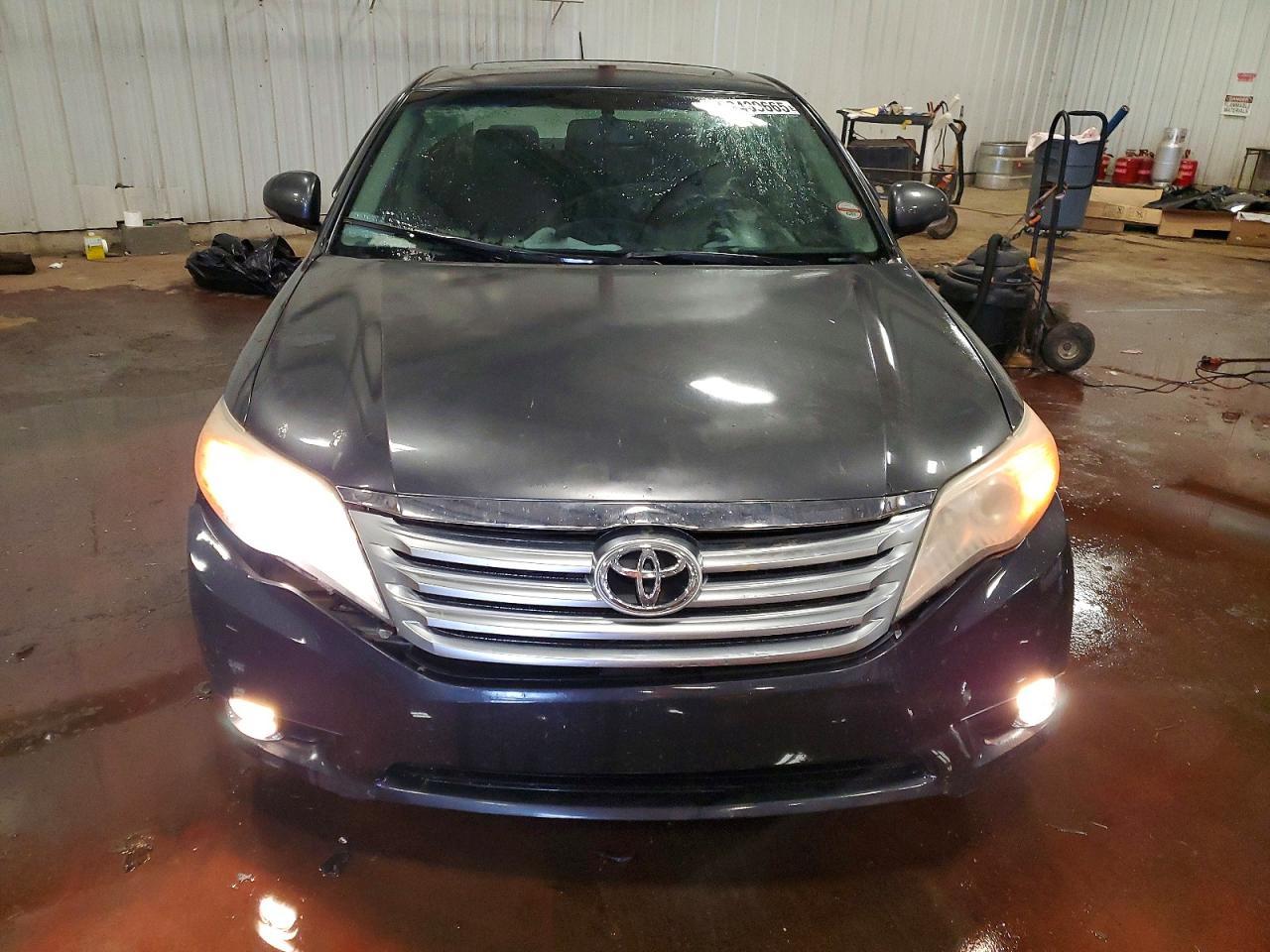 2011 TOYOTA Avalon