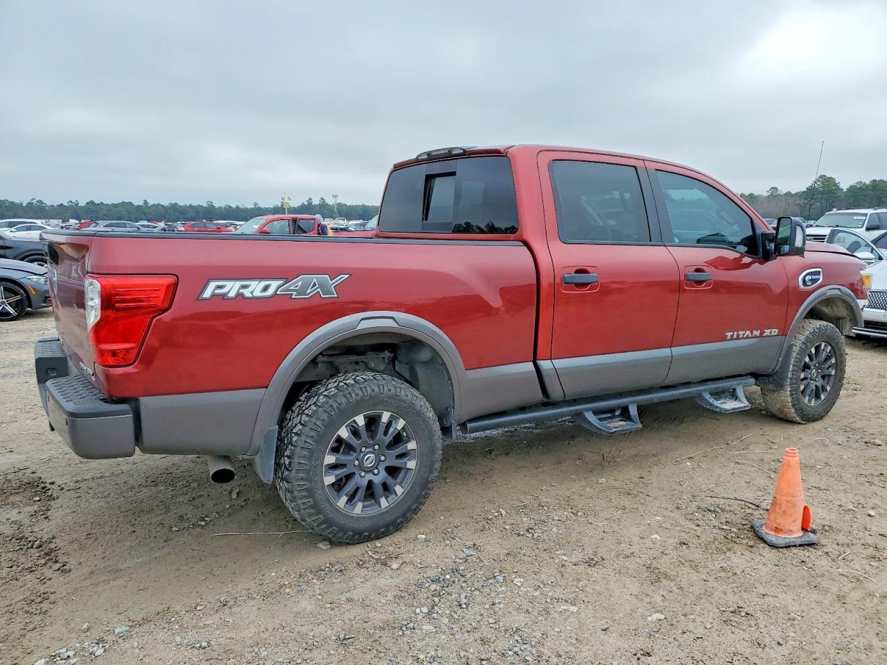 2016 NISSAN Titan