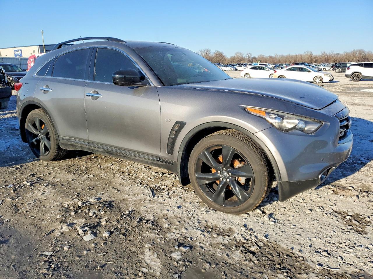 2016 INFINITI QX70