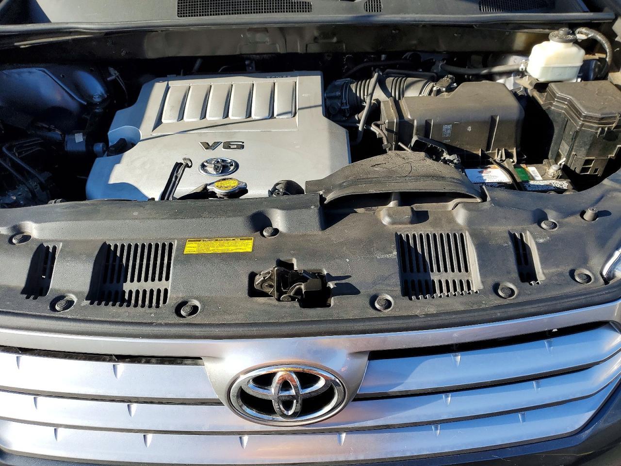 2011 TOYOTA HIGHLANDER