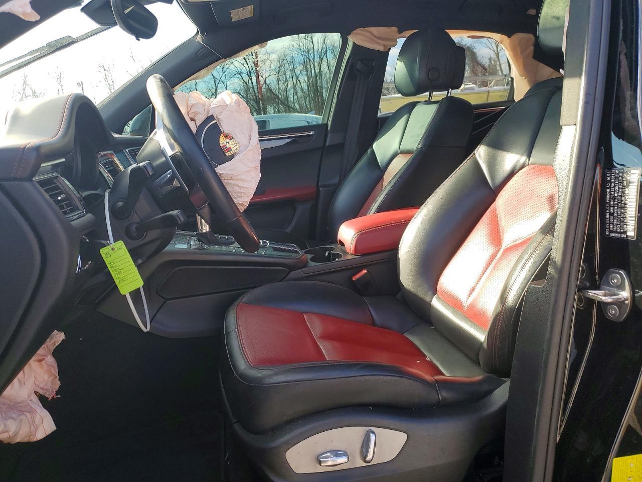 2018 PORSCHE Macan