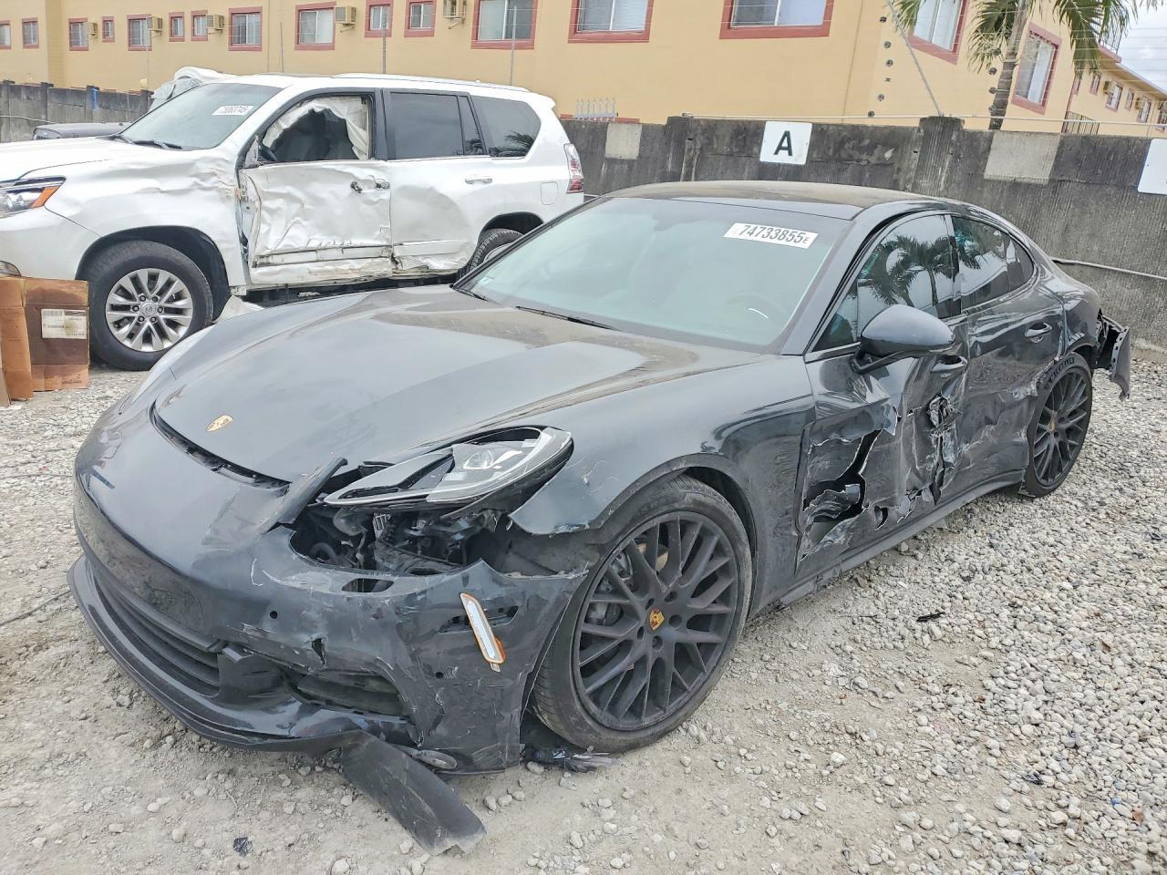 2017 PORSCHE Panamera