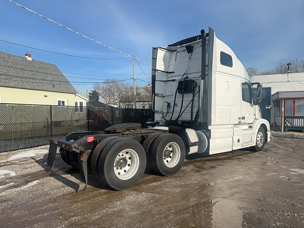 2014 VOLVO Vn