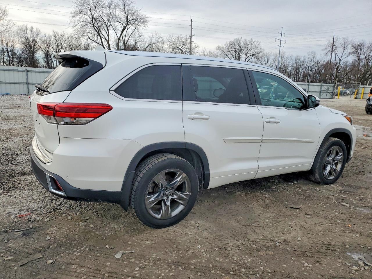 2017 TOYOTA HIGHLANDER