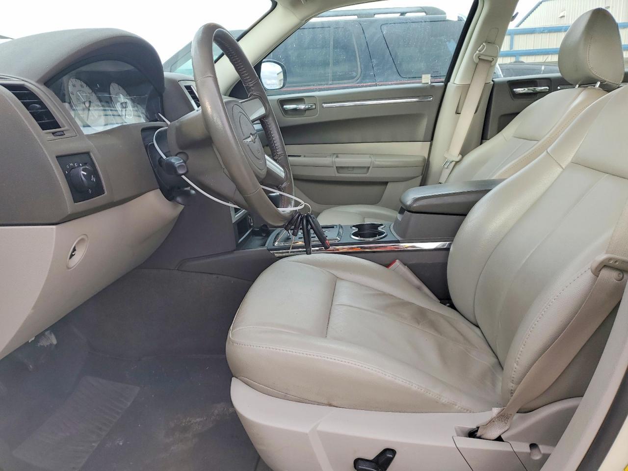 2010 CHRYSLER 300
