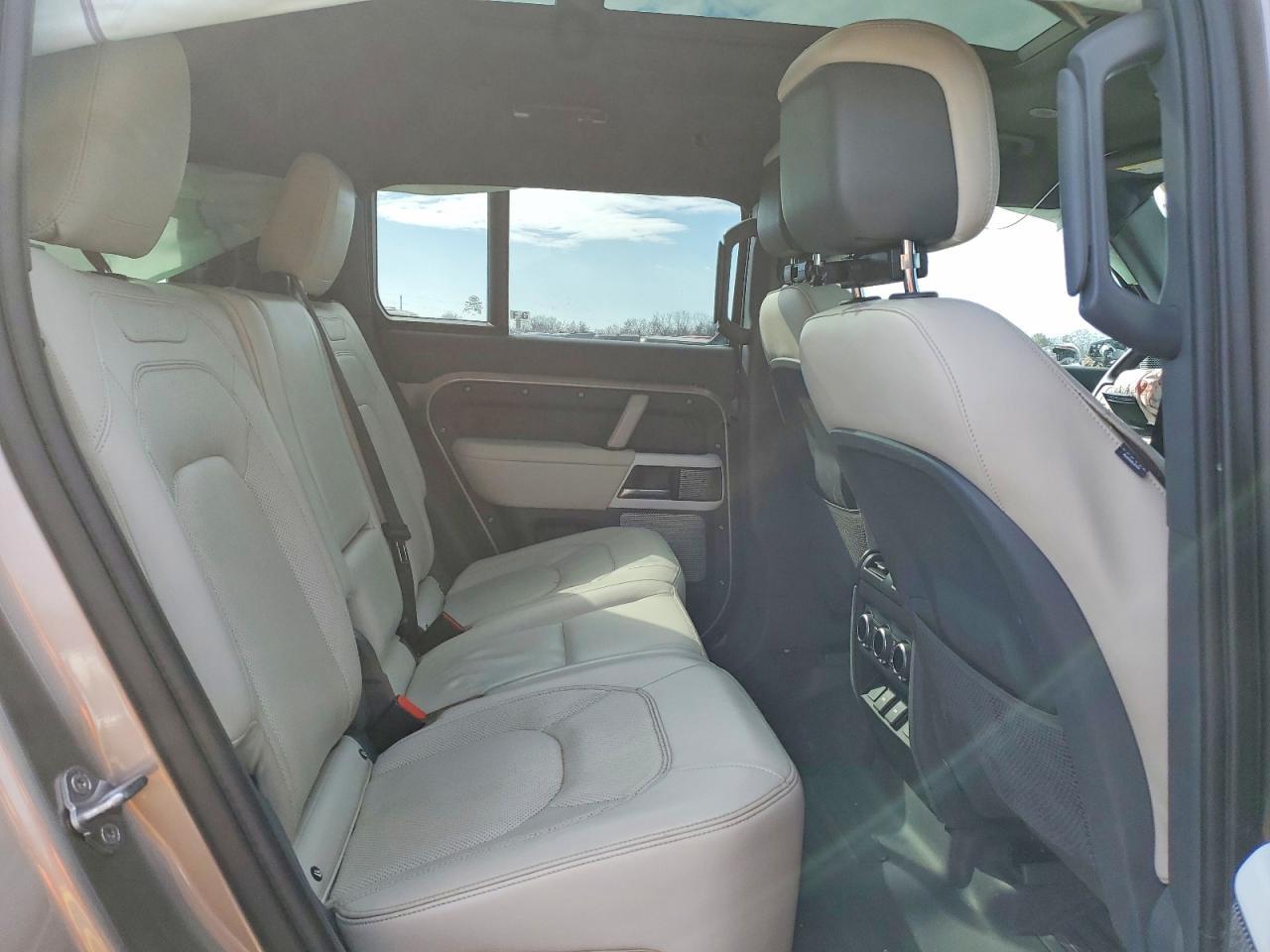 2023 LAND ROVER Defender