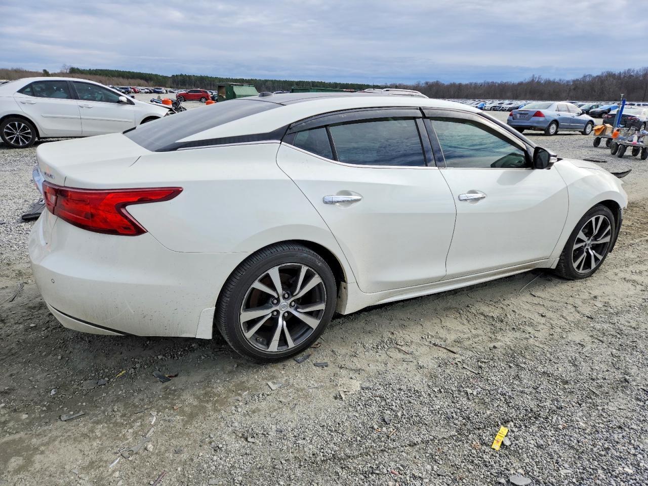 2016 NISSAN Maxima