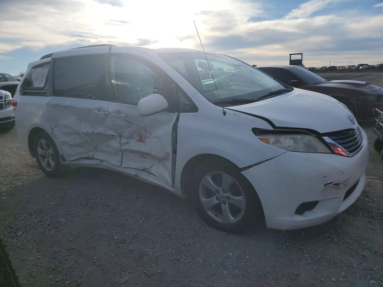 2012 TOYOTA SIENNA
