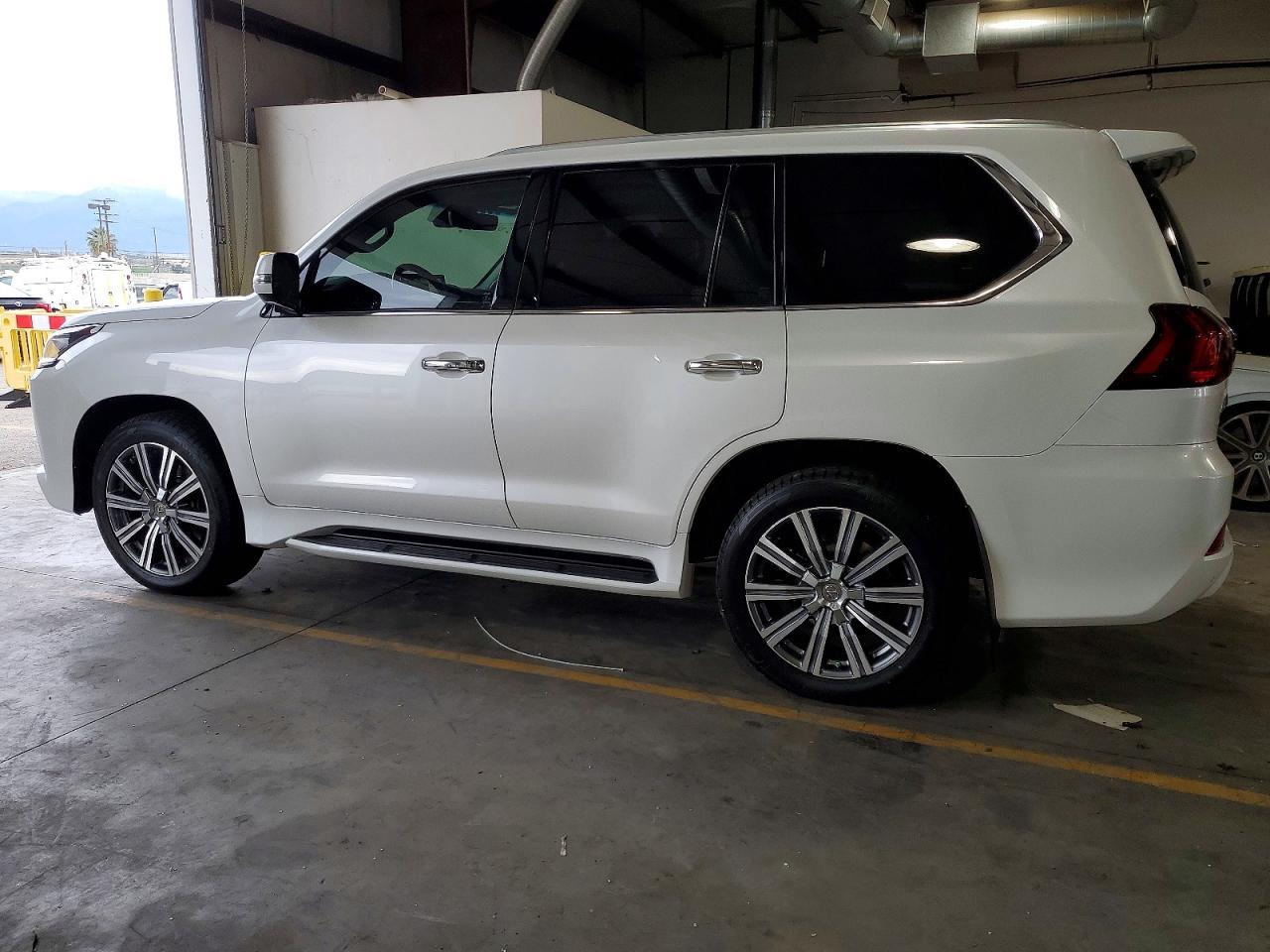 2016 LEXUS LX 570