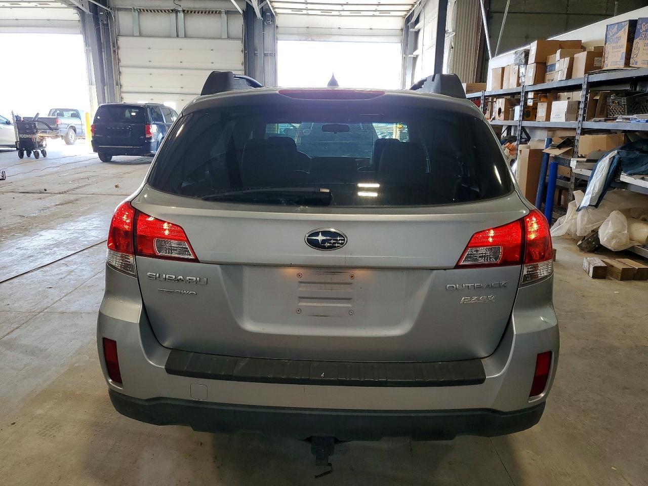 2013 SUBARU Outback