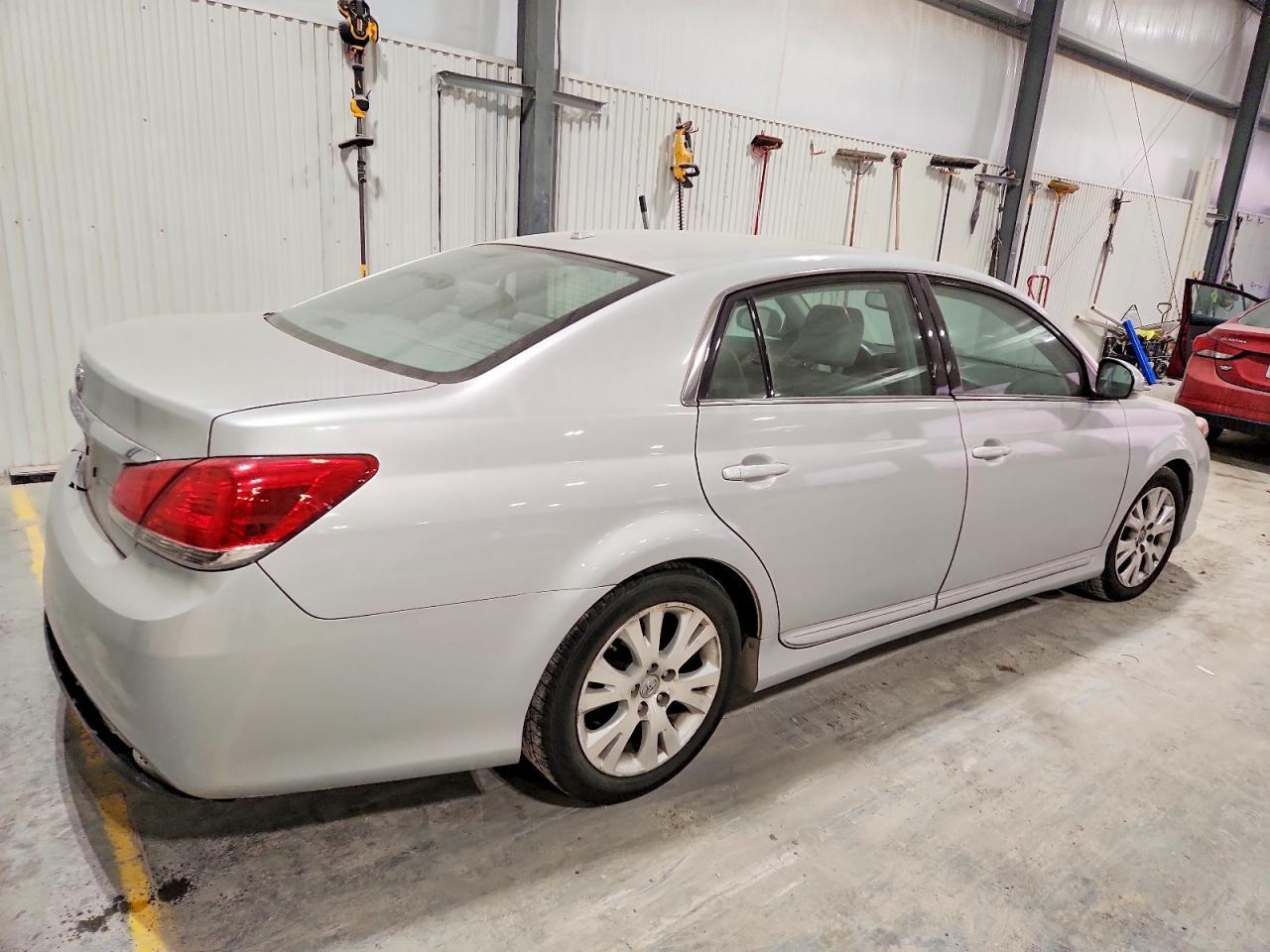 2012 TOYOTA Avalon