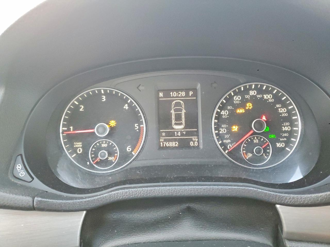 2014 VOLKSWAGEN Passat