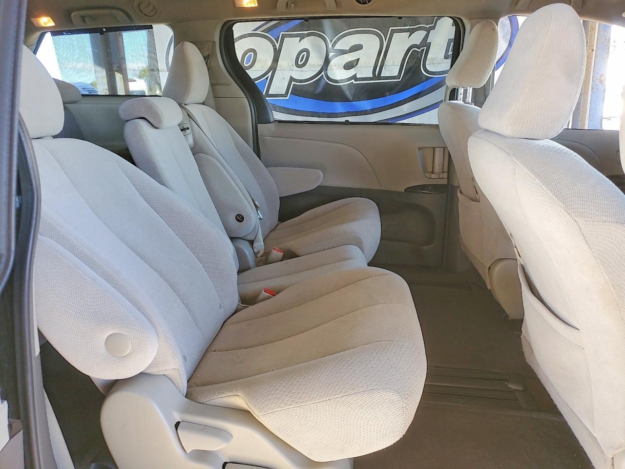 2013 TOYOTA SIENNA