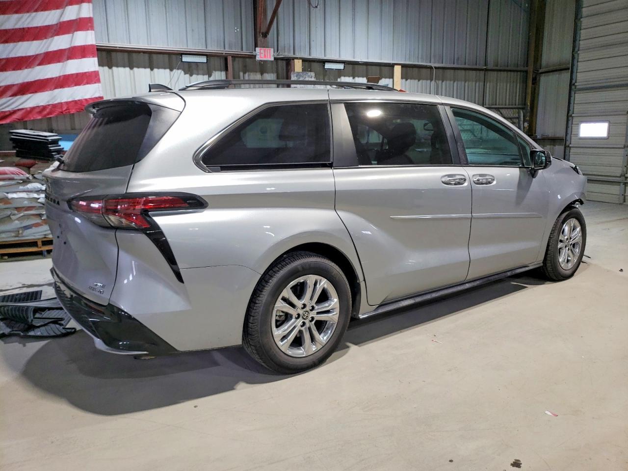 2022 TOYOTA SIENNA