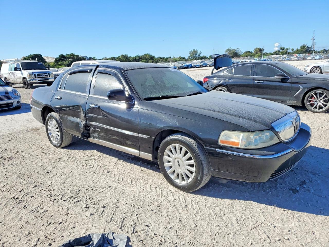 2005 LINCOLN Town Car